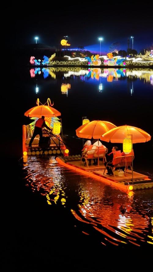 长荡湖水街手摇船夜游花灯场景