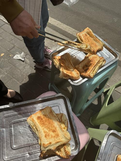 常州青果巷百年老店大麻糕现烤摊位
