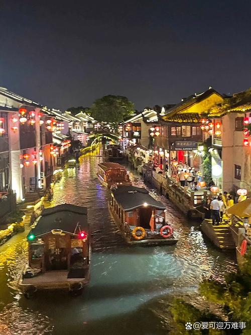 常州古运河青果巷段夜游船亮灯场景