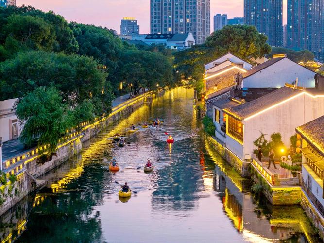 常州青果巷临水古巷日落景观